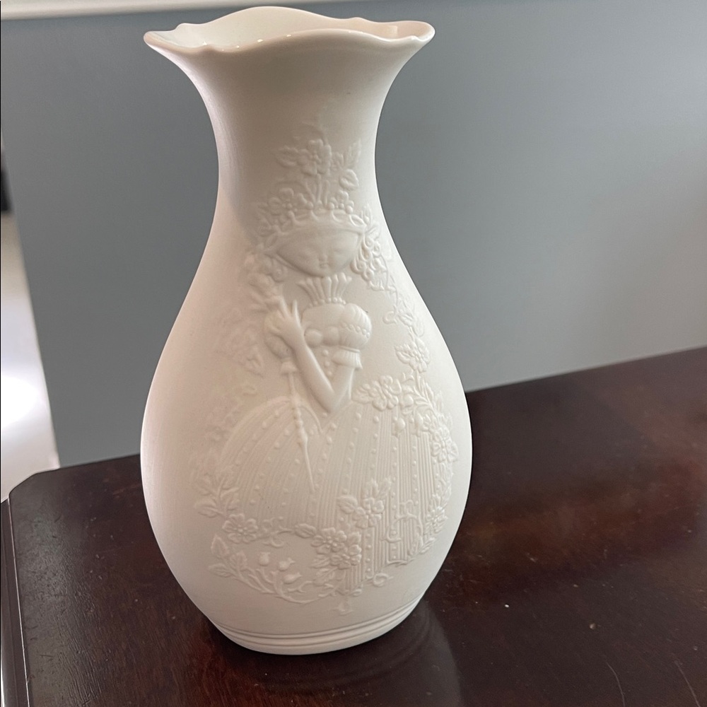 AK Kaiser 631 White Porcelain Vase